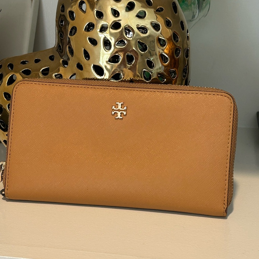 Tory Burch Emerson Wristlet Zip Continental Wallet Saffiano Leather